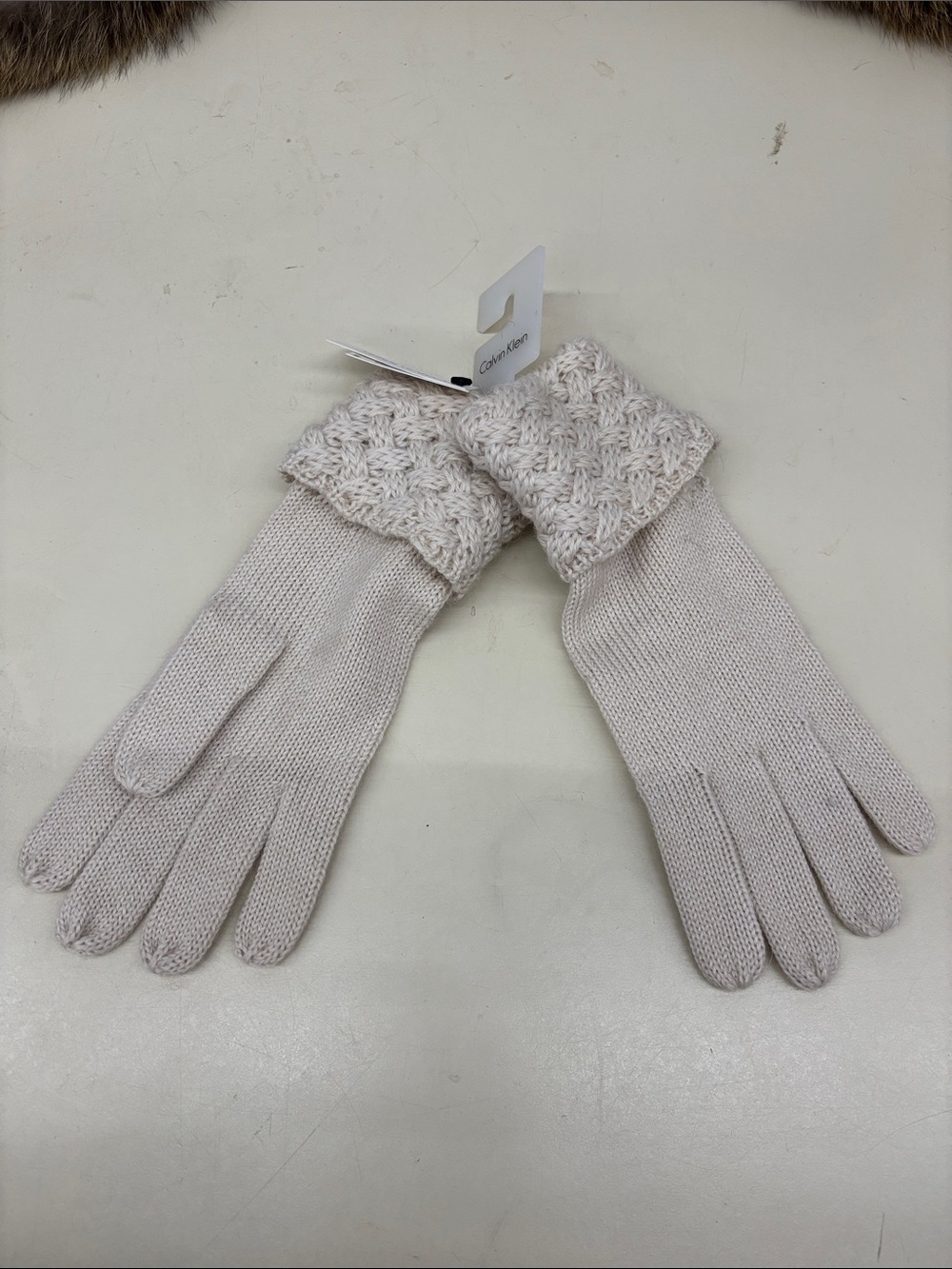 NWT Calvin Klein Soft Cream Knit Women's Gloves with Textured Cuff